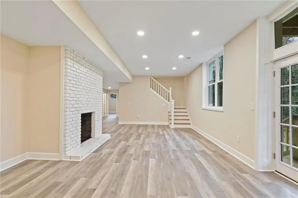 120 Finchley Court, Sandy Springs, Georgia 30328, 4 Bedrooms Bedrooms, ,3 BathroomsBathrooms,Residential,Sold,120 Finchley Court,6992160
