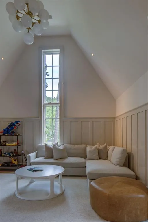 Sitting room for bedroom