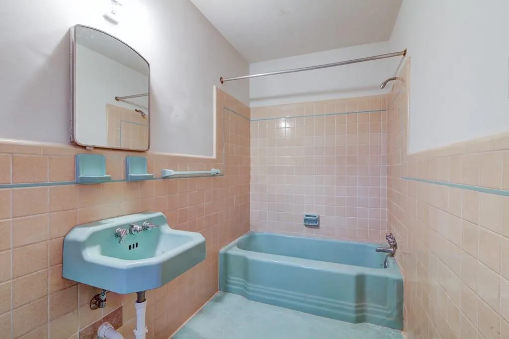 6045 Ne Glenridge Drive Ne, Sandy Springs, Georgia 30328, 3 Bedrooms Bedrooms, ,3 BathroomsBathrooms,Residential,Sold,6045 Ne Glenridge Drive Ne,6099418