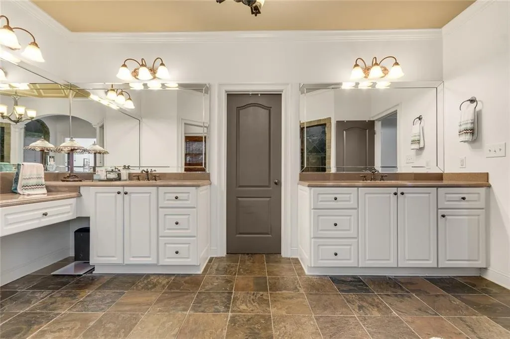 7987 Magnolia Square, Sandy Springs, Georgia 30350, 4 Bedrooms Bedrooms, ,3 BathroomsBathrooms,Residential,Sold,7987 Magnolia Square,6798346
