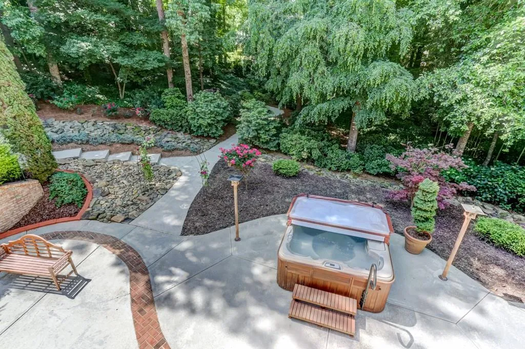 400 Trowgate Lane, Sandy Springs, Georgia 30350, 4 Bedrooms Bedrooms, ,4 BathroomsBathrooms,Residential,Sold,400 Trowgate Lane,6554560