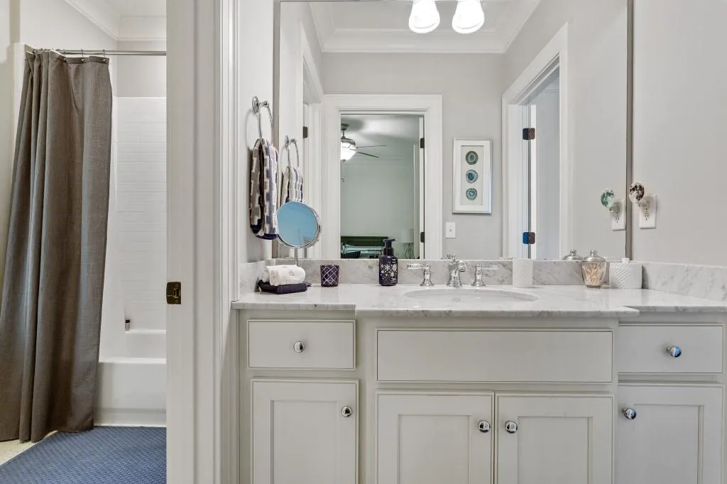 611 Timm Valley Road Ne Unit 2, Atlanta, Georgia 30305, 3 Bedrooms Bedrooms, ,3 BathroomsBathrooms,Residential,For Sale,611 Timm Valley Road Ne Unit 2,7568902
