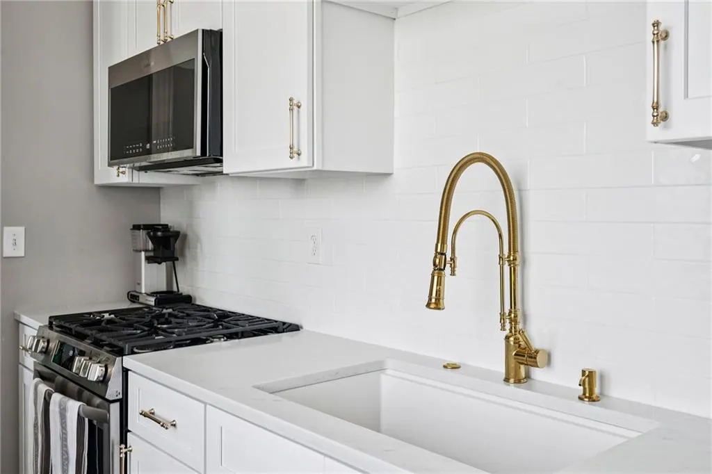 2626 Peachtree Road Nw Unit 1104, Atlanta, Georgia 30305, 2 Bedrooms Bedrooms, 0 ,2 BathroomsBathrooms,Residential,For Sale,2626 Peachtree Road Nw Unit 1104,7816196
