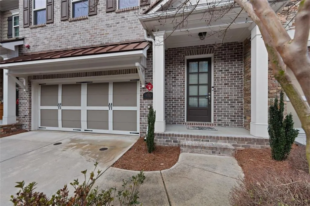 1010 Bergeron Place, Sandy Springs, Georgia 30328, 3 Bedrooms Bedrooms, ,3 BathroomsBathrooms,Residential,Sold,1010 Bergeron Place,7171935