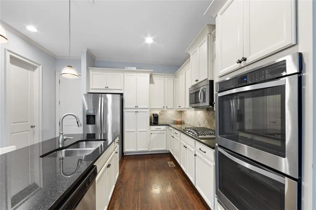 1010 Bergeron Place, Sandy Springs, Georgia 30328, 3 Bedrooms Bedrooms, ,3 BathroomsBathrooms,Residential,Sold,1010 Bergeron Place,7171935