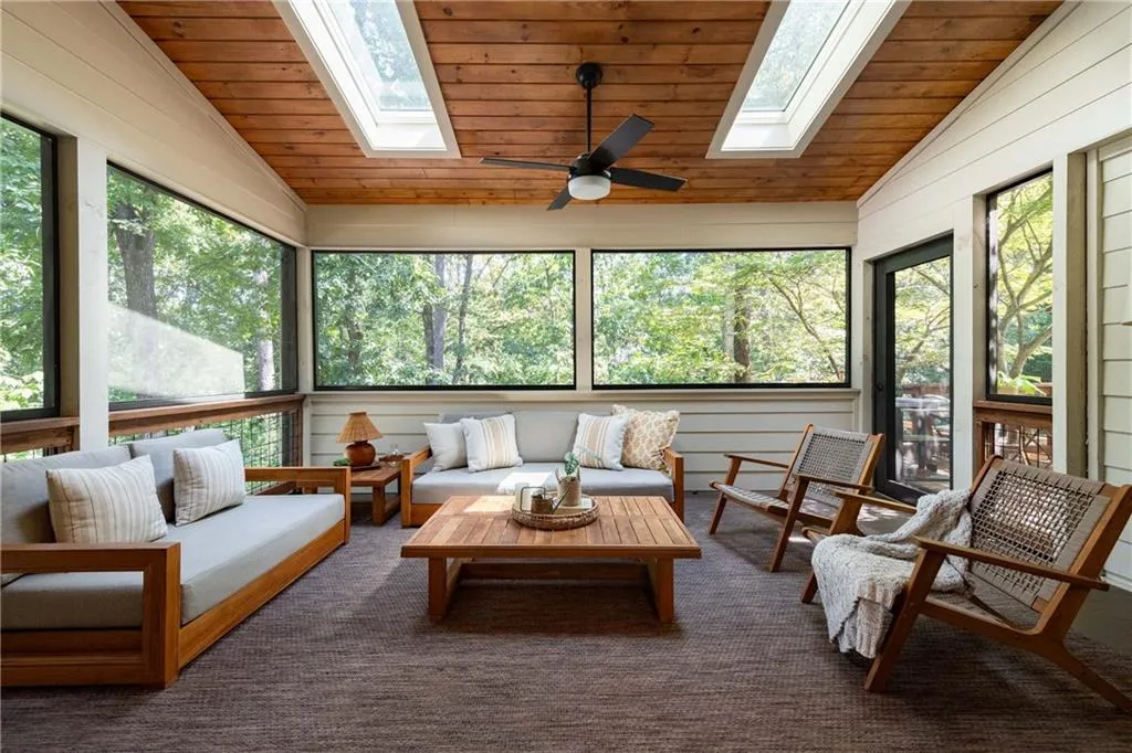 Main level Screened Porch