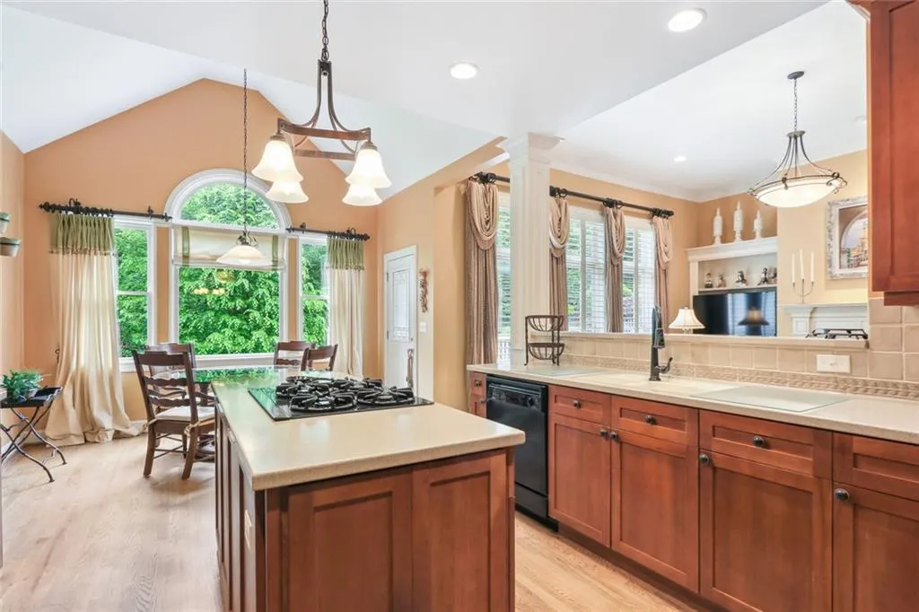 6991 Brandon Mill Road, Sandy Springs, Georgia 30328, 4 Bedrooms Bedrooms, ,3 BathroomsBathrooms,Residential,Sold,6991 Brandon Mill Road,7045437