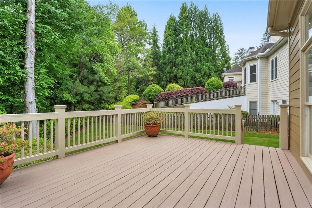 6991 Brandon Mill Road, Sandy Springs, Georgia 30328, 4 Bedrooms Bedrooms, ,3 BathroomsBathrooms,Residential,Sold,6991 Brandon Mill Road,7045437