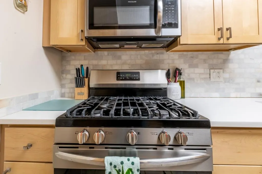 6851 Roswell Road Unit C-1, Atlanta, Georgia 30328, 3 Bedrooms Bedrooms, ,2 BathroomsBathrooms,Residential,Sold,6851 Roswell Road Unit C-1,6981524