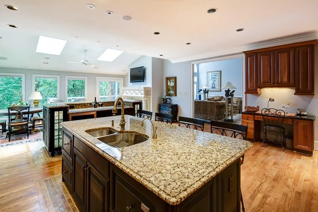 900 Marseilles Drive, Atlanta, Georgia 30327, 6 Bedrooms Bedrooms, ,5 BathroomsBathrooms,Residential,Sold,900 Marseilles Drive,5688177