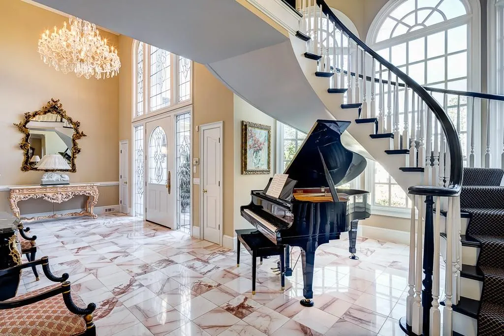 900 Marseilles Drive, Atlanta, Georgia 30327, 6 Bedrooms Bedrooms, ,5 BathroomsBathrooms,Residential,Sold,900 Marseilles Drive,5688177