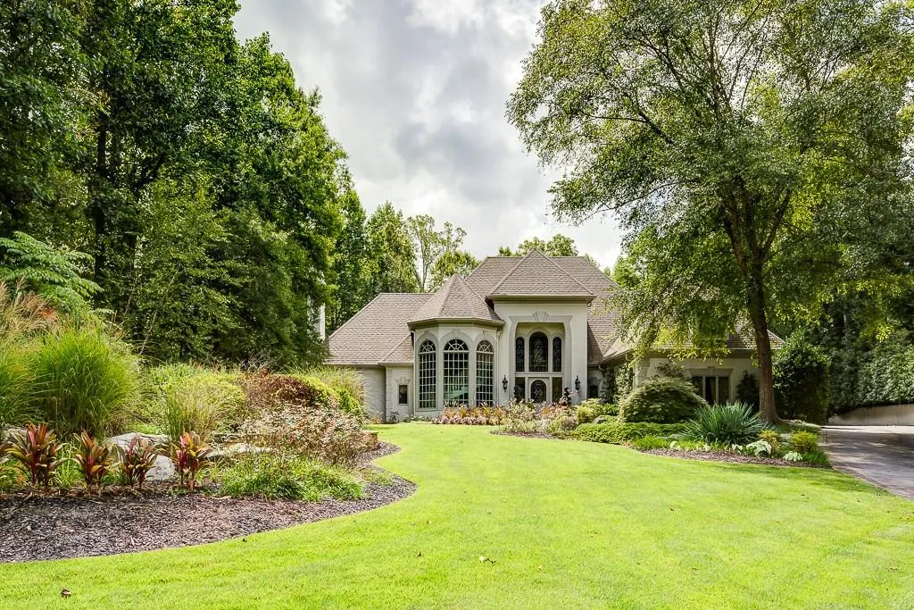 900 Marseilles Drive, Atlanta, Georgia 30327, 6 Bedrooms Bedrooms, ,5 BathroomsBathrooms,Residential,Sold,900 Marseilles Drive,5688177
