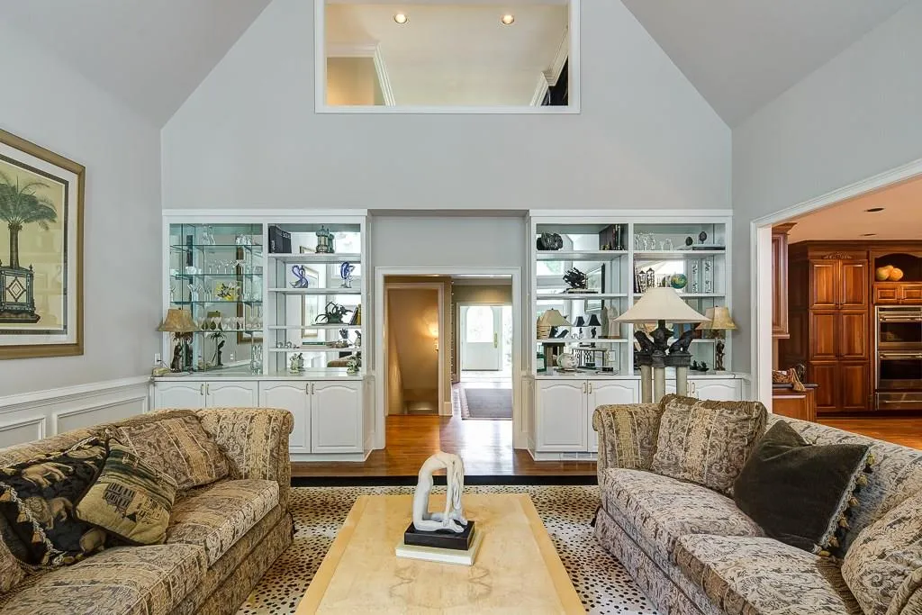 900 Marseilles Drive, Atlanta, Georgia 30327, 6 Bedrooms Bedrooms, ,5 BathroomsBathrooms,Residential,Sold,900 Marseilles Drive,5688177