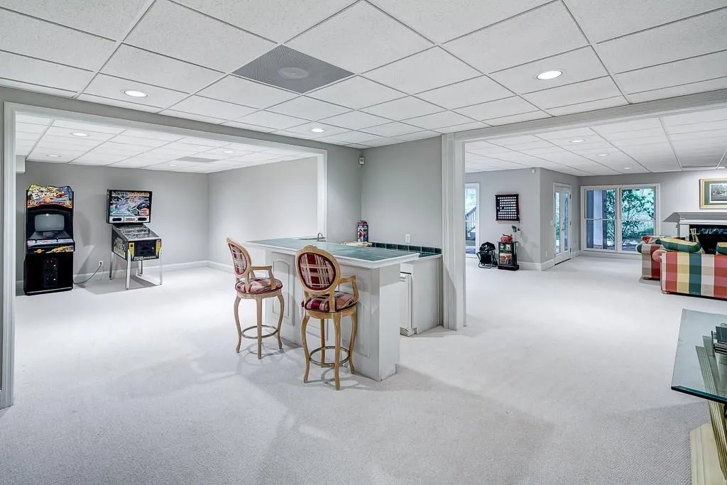 900 Marseilles Drive, Atlanta, Georgia 30327, 6 Bedrooms Bedrooms, ,5 BathroomsBathrooms,Residential,Sold,900 Marseilles Drive,5688177