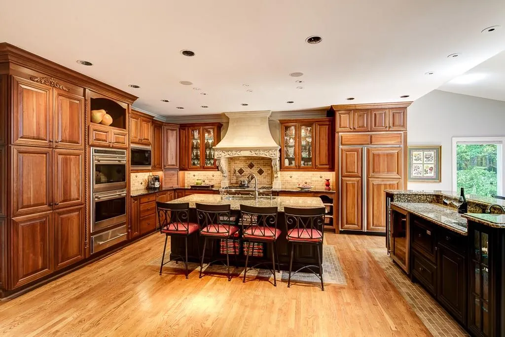900 Marseilles Drive, Atlanta, Georgia 30327, 6 Bedrooms Bedrooms, ,5 BathroomsBathrooms,Residential,Sold,900 Marseilles Drive,5688177