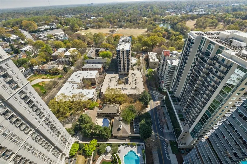 195 14th Street Ne Unit Ph206, Atlanta, Georgia 30309, 2 Bedrooms Bedrooms, ,2 BathroomsBathrooms,Residential,For Sale,195 14th Street Ne Unit Ph206,7553323
