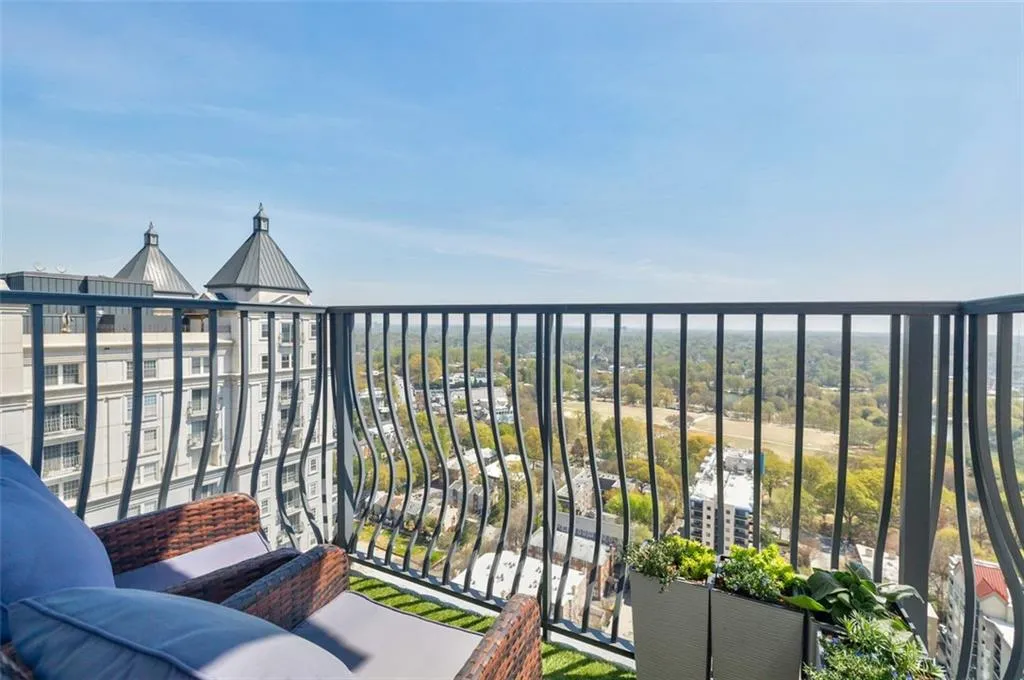 195 14th Street Ne Unit Ph206, Atlanta, Georgia 30309, 2 Bedrooms Bedrooms, ,2 BathroomsBathrooms,Residential,For Sale,195 14th Street Ne Unit Ph206,7553323