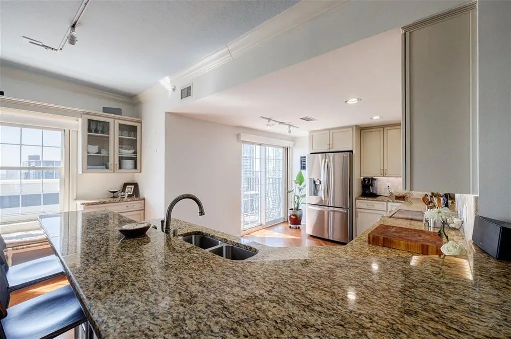 195 14th Street Ne Unit Ph206, Atlanta, Georgia 30309, 2 Bedrooms Bedrooms, ,2 BathroomsBathrooms,Residential,For Sale,195 14th Street Ne Unit Ph206,7553323