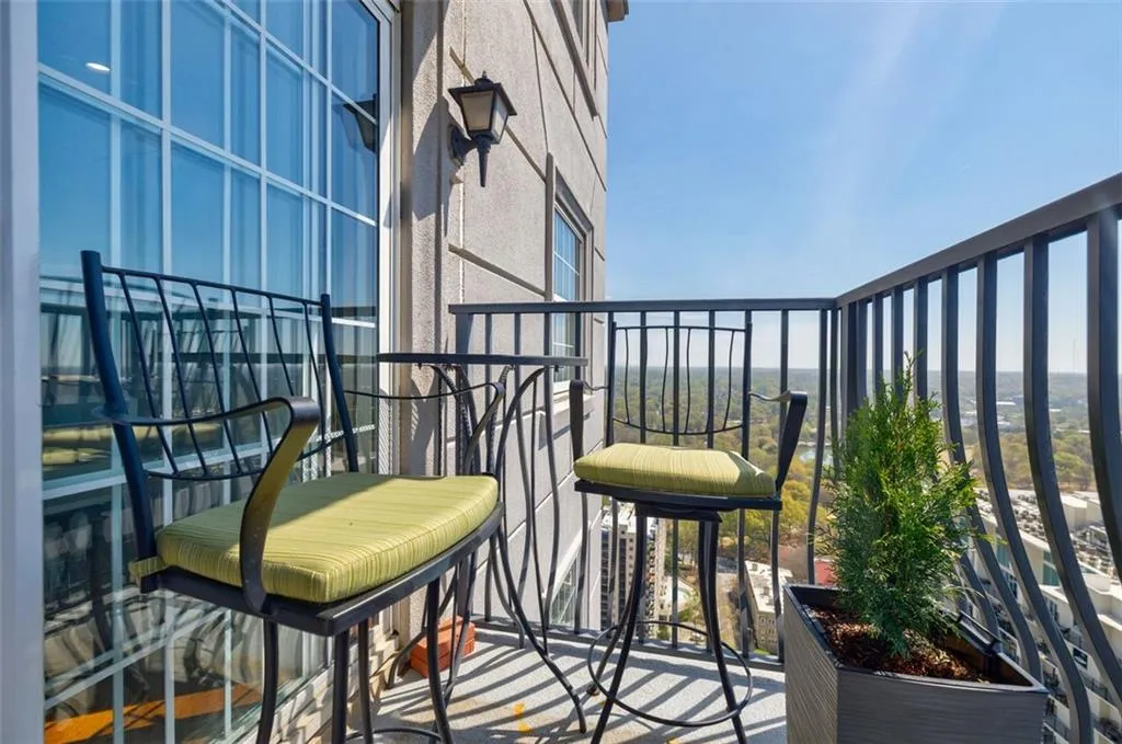 195 14th Street Ne Unit Ph206, Atlanta, Georgia 30309, 2 Bedrooms Bedrooms, ,2 BathroomsBathrooms,Residential,For Sale,195 14th Street Ne Unit Ph206,7553323