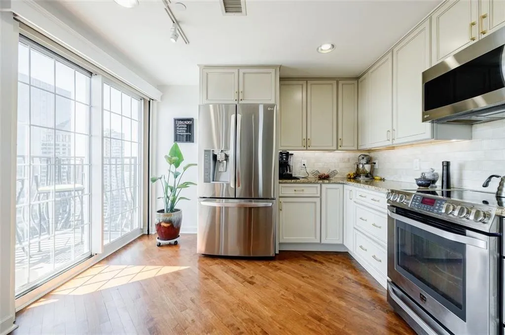 195 14th Street Ne Unit Ph206, Atlanta, Georgia 30309, 2 Bedrooms Bedrooms, ,2 BathroomsBathrooms,Residential,For Sale,195 14th Street Ne Unit Ph206,7553323