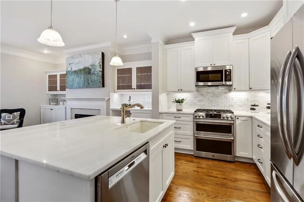 64 High Top Point, Sandy Springs, Georgia 30328, 3 Bedrooms Bedrooms, ,3 BathroomsBathrooms,Residential,Sold,64 High Top Point,6765586