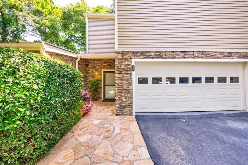 41 Basswood Circle, Sandy Springs, Georgia 30328, 4 Bedrooms Bedrooms, ,3 BathroomsBathrooms,Residential,For Sale,41 Basswood Circle,7637075