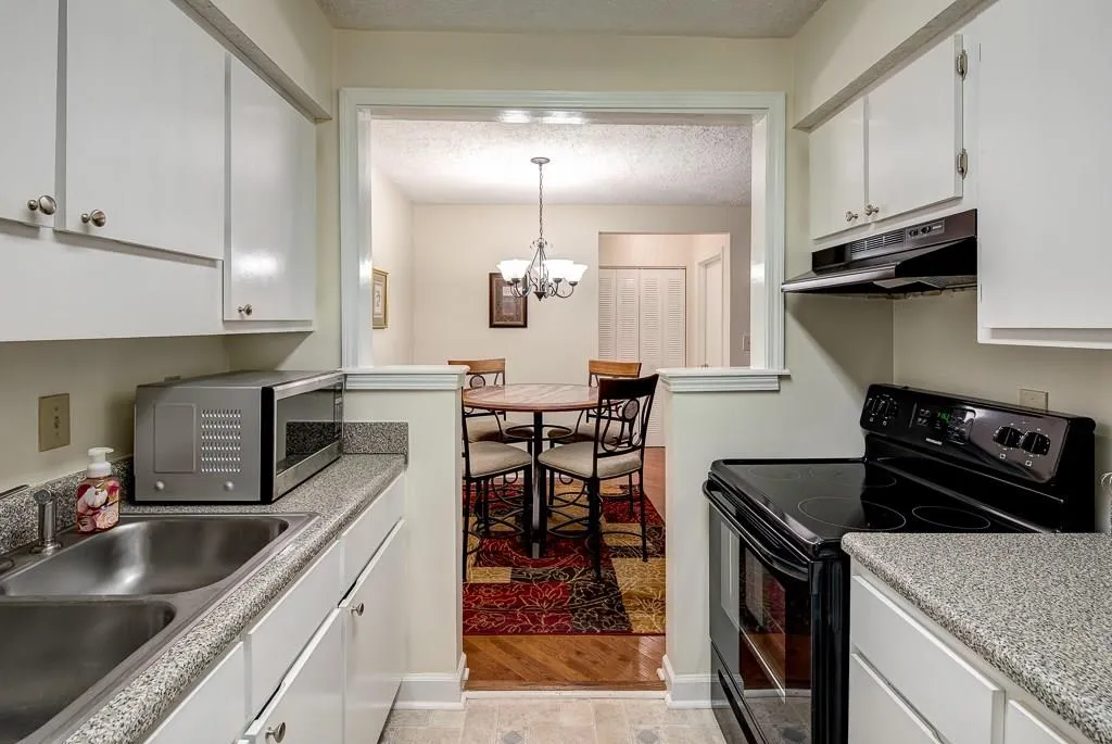 2015 Wingate Way Unit 2015, Sandy Springs, Georgia 30350, 2 Bedrooms Bedrooms, ,2 BathroomsBathrooms,Residential,Sold,2015 Wingate Way Unit 2015,5950140
