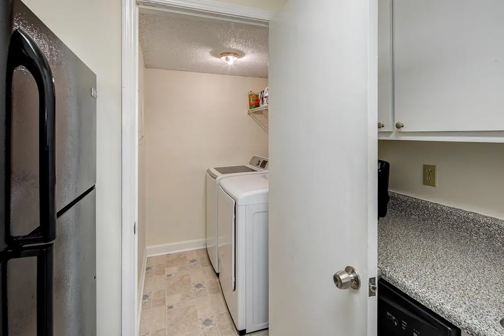 2015 Wingate Way Unit 2015, Sandy Springs, Georgia 30350, 2 Bedrooms Bedrooms, ,2 BathroomsBathrooms,Residential,Sold,2015 Wingate Way Unit 2015,5950140