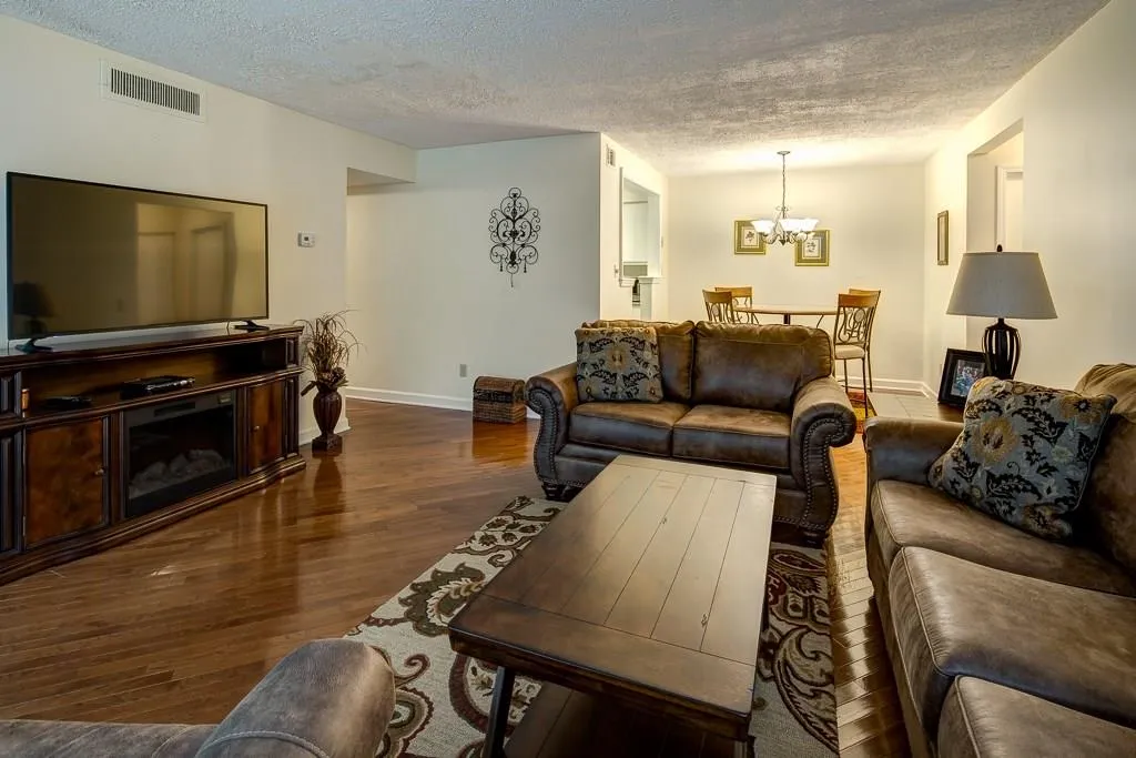 2015 Wingate Way Unit 2015, Sandy Springs, Georgia 30350, 2 Bedrooms Bedrooms, ,2 BathroomsBathrooms,Residential,Sold,2015 Wingate Way Unit 2015,5950140