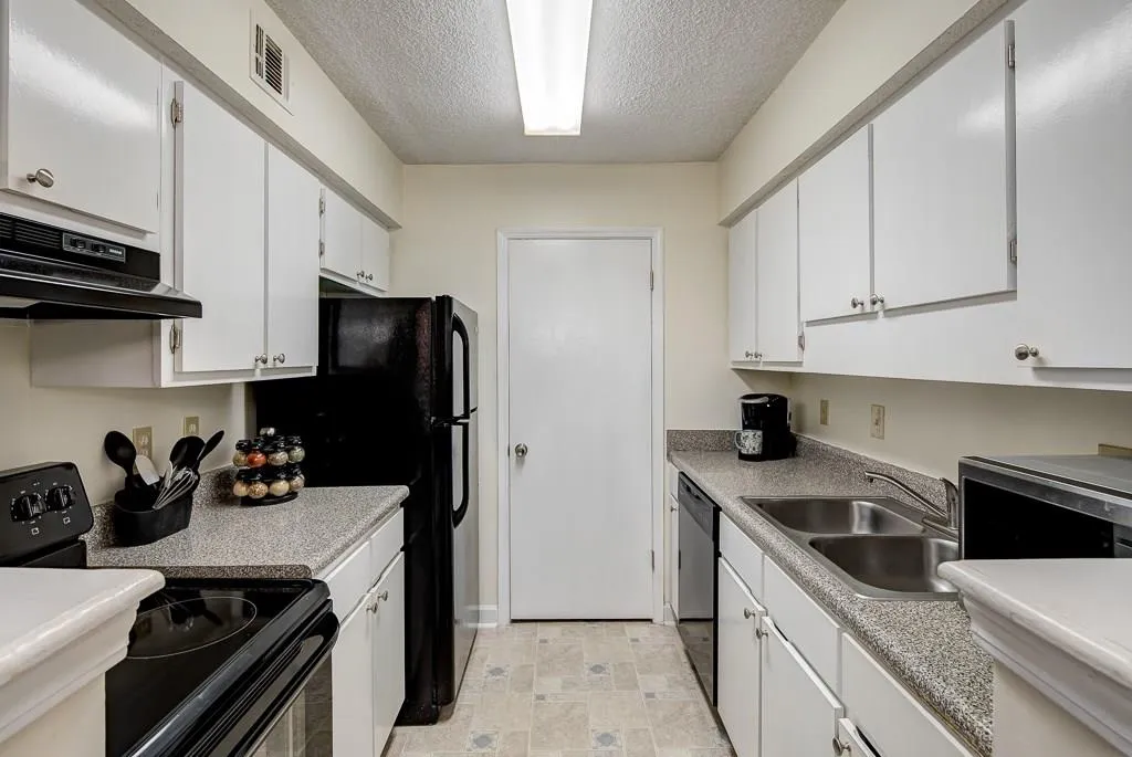 2015 Wingate Way Unit 2015, Sandy Springs, Georgia 30350, 2 Bedrooms Bedrooms, ,2 BathroomsBathrooms,Residential,Sold,2015 Wingate Way Unit 2015,5950140