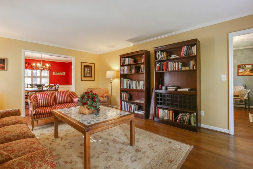 230 Glencourtney Drive, Sandy Springs, Georgia 30328, 5 Bedrooms Bedrooms, ,3 BathroomsBathrooms,Residential,Sold,230 Glencourtney Drive,6626490