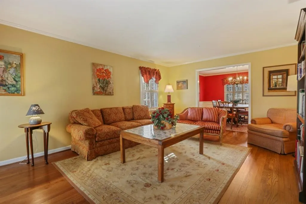 230 Glencourtney Drive, Sandy Springs, Georgia 30328, 5 Bedrooms Bedrooms, ,3 BathroomsBathrooms,Residential,Sold,230 Glencourtney Drive,6626490