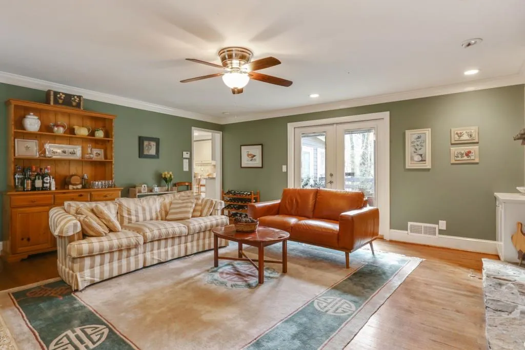 230 Glencourtney Drive, Sandy Springs, Georgia 30328, 5 Bedrooms Bedrooms, ,3 BathroomsBathrooms,Residential,Sold,230 Glencourtney Drive,6626490