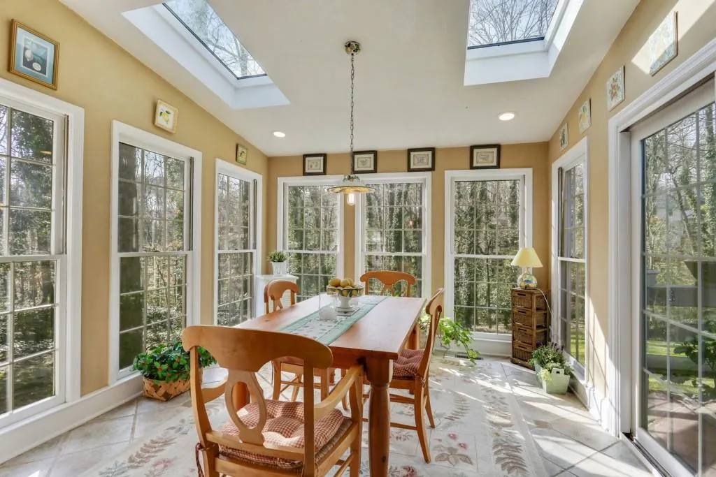 230 Glencourtney Drive, Sandy Springs, Georgia 30328, 5 Bedrooms Bedrooms, ,3 BathroomsBathrooms,Residential,Sold,230 Glencourtney Drive,6626490