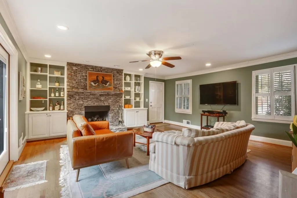 230 Glencourtney Drive, Sandy Springs, Georgia 30328, 5 Bedrooms Bedrooms, ,3 BathroomsBathrooms,Residential,Sold,230 Glencourtney Drive,6626490