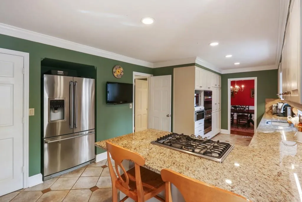 230 Glencourtney Drive, Sandy Springs, Georgia 30328, 5 Bedrooms Bedrooms, ,3 BathroomsBathrooms,Residential,Sold,230 Glencourtney Drive,6626490