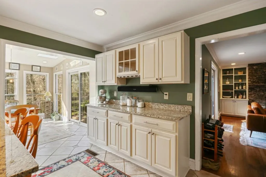 230 Glencourtney Drive, Sandy Springs, Georgia 30328, 5 Bedrooms Bedrooms, ,3 BathroomsBathrooms,Residential,Sold,230 Glencourtney Drive,6626490