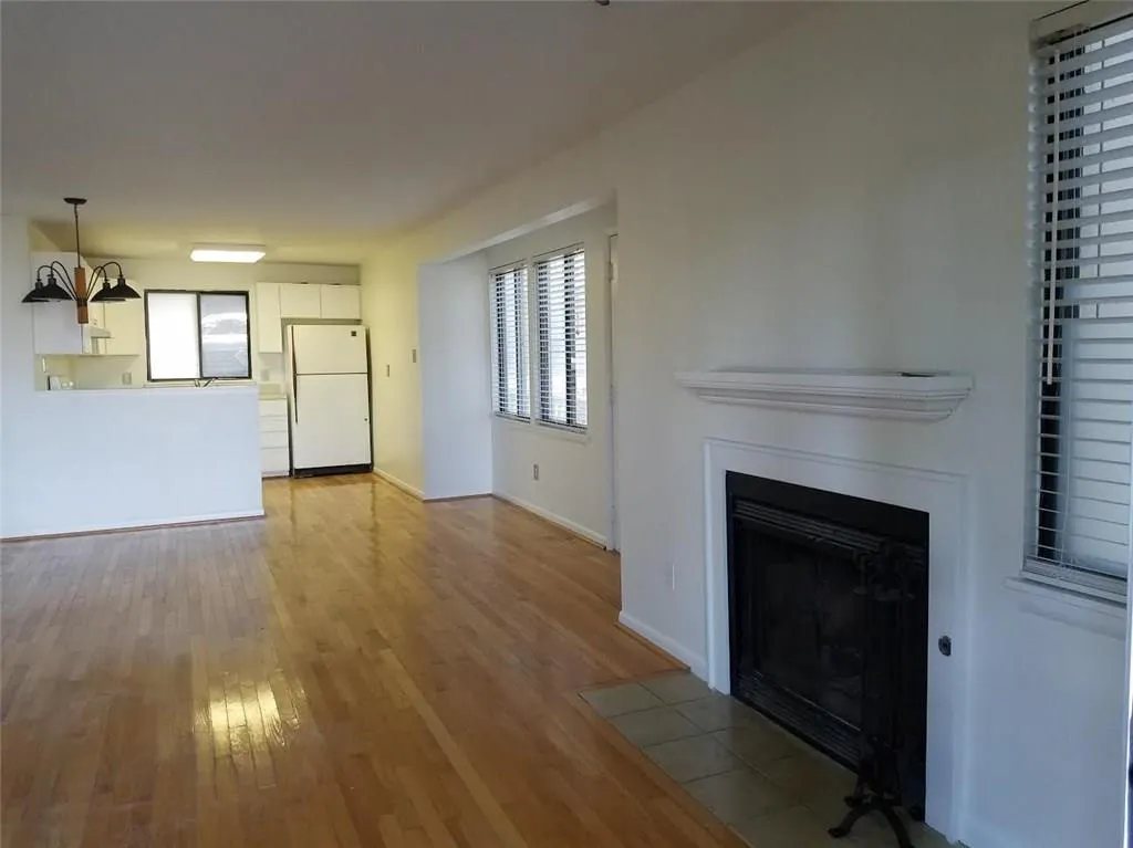 2105 Defoors Ferry Road Nw Unit B, Atlanta, Georgia 30318, 2 Bedrooms Bedrooms, ,1 BathroomBathrooms,Residential,Sold,2105 Defoors Ferry Road Nw Unit B,5737524