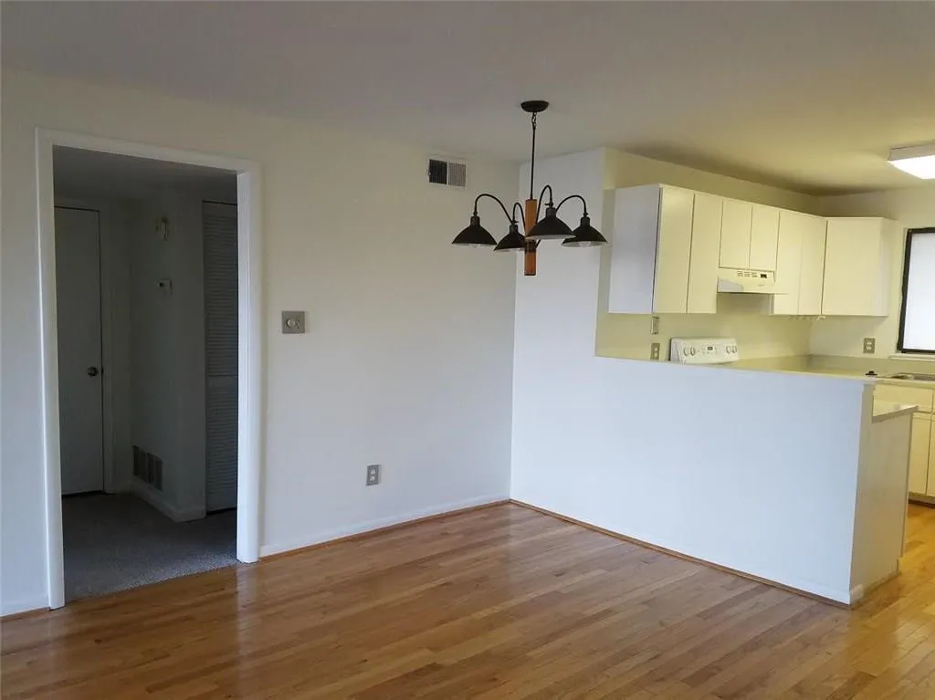2105 Defoors Ferry Road Nw Unit B, Atlanta, Georgia 30318, 2 Bedrooms Bedrooms, ,1 BathroomBathrooms,Residential,Sold,2105 Defoors Ferry Road Nw Unit B,5737524