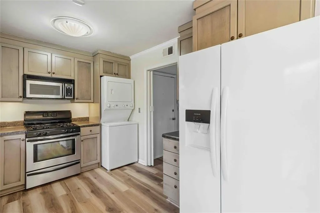 5506 Kingsport Drive, Atlanta, Georgia 30342, 2 Bedrooms Bedrooms, 0 ,1 BathroomBathrooms,Residential,For Sale,5506 Kingsport Drive,7831394