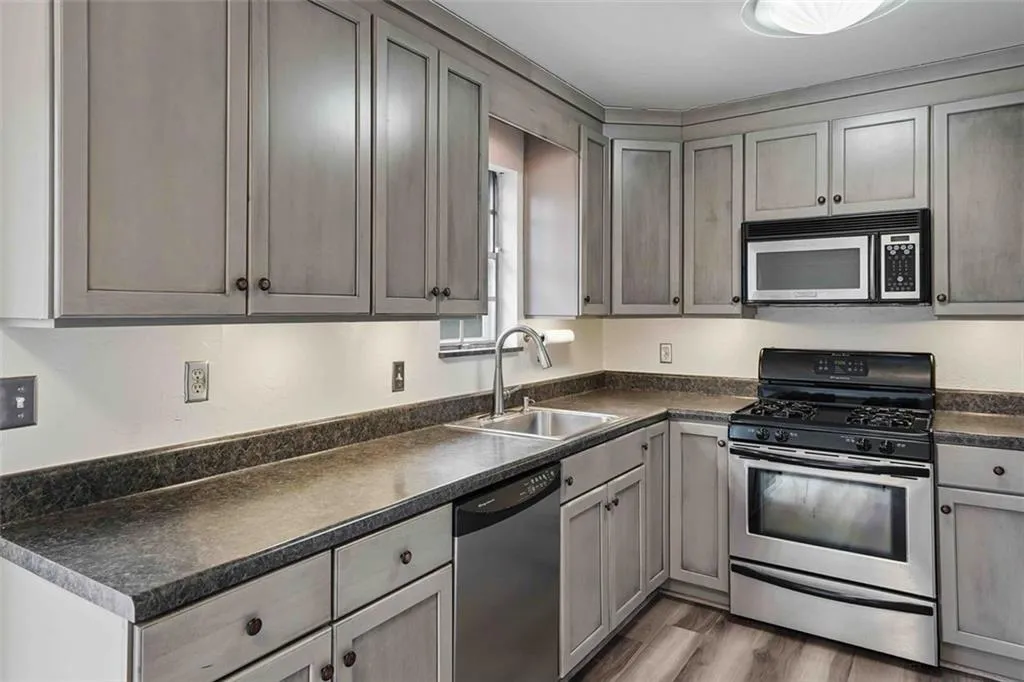 5506 Kingsport Drive, Atlanta, Georgia 30342, 2 Bedrooms Bedrooms, 0 ,1 BathroomBathrooms,Residential,For Sale,5506 Kingsport Drive,7831394