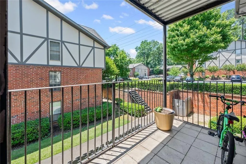 6851 Roswell Road Unit E-4, Atlanta, Georgia 30328, 3 Bedrooms Bedrooms, ,2 BathroomsBathrooms,Residential,For Sale,6851 Roswell Road Unit E-4,7624461