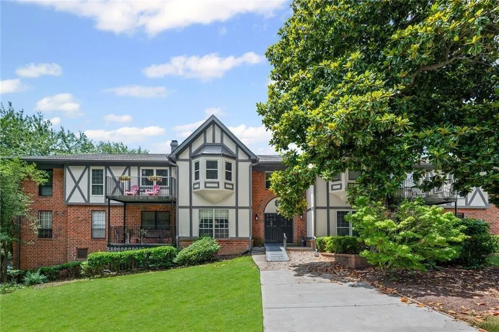 6851 Roswell Road Unit E-4, Atlanta, Georgia 30328, 3 Bedrooms Bedrooms, ,2 BathroomsBathrooms,Residential,For Sale,6851 Roswell Road Unit E-4,7624461