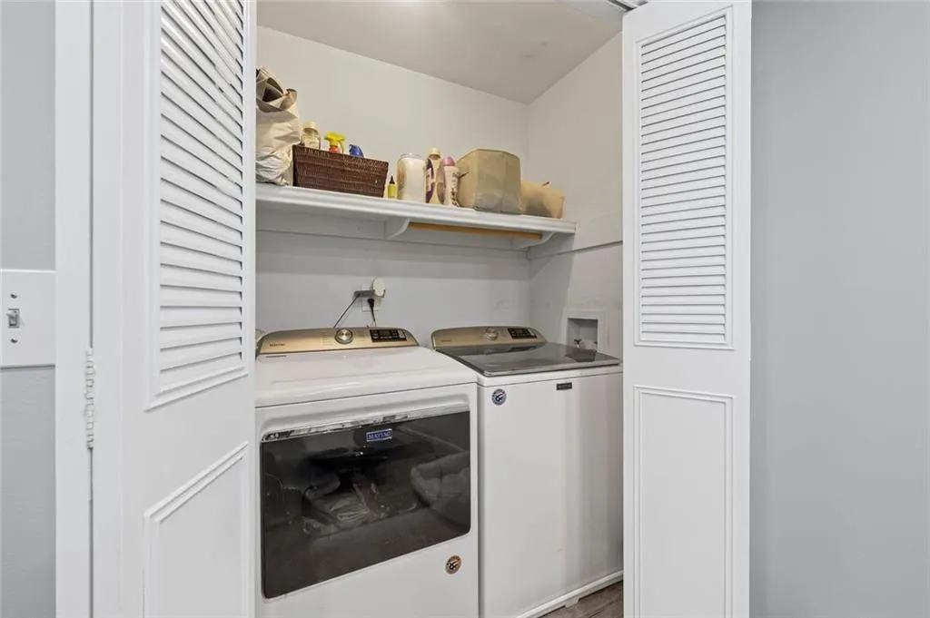 6851 Roswell Road Unit E-4, Atlanta, Georgia 30328, 3 Bedrooms Bedrooms, ,2 BathroomsBathrooms,Residential,For Sale,6851 Roswell Road Unit E-4,7624461