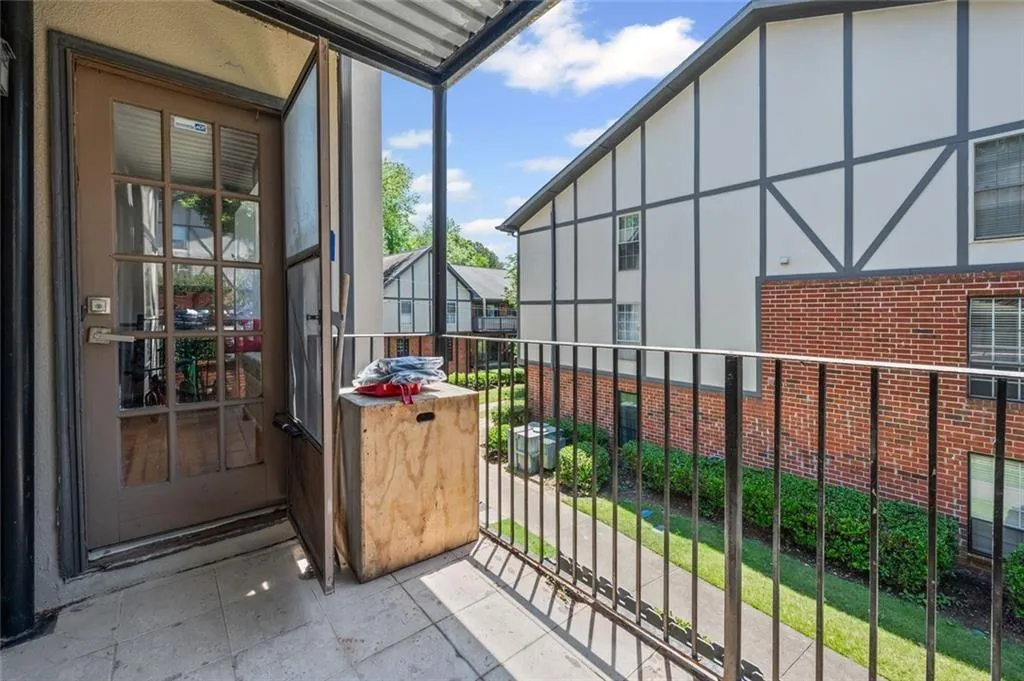 6851 Roswell Road Unit E-4, Atlanta, Georgia 30328, 3 Bedrooms Bedrooms, ,2 BathroomsBathrooms,Residential,For Sale,6851 Roswell Road Unit E-4,7624461
