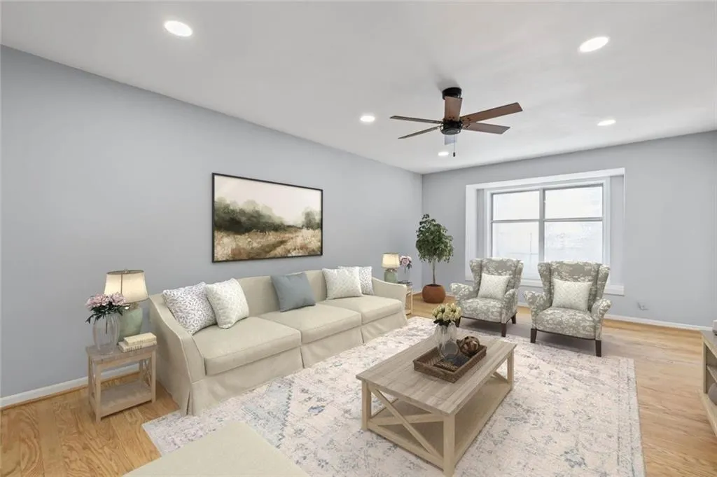 6851 Roswell Road Unit E-4, Atlanta, Georgia 30328, 3 Bedrooms Bedrooms, ,2 BathroomsBathrooms,Residential,For Sale,6851 Roswell Road Unit E-4,7624461