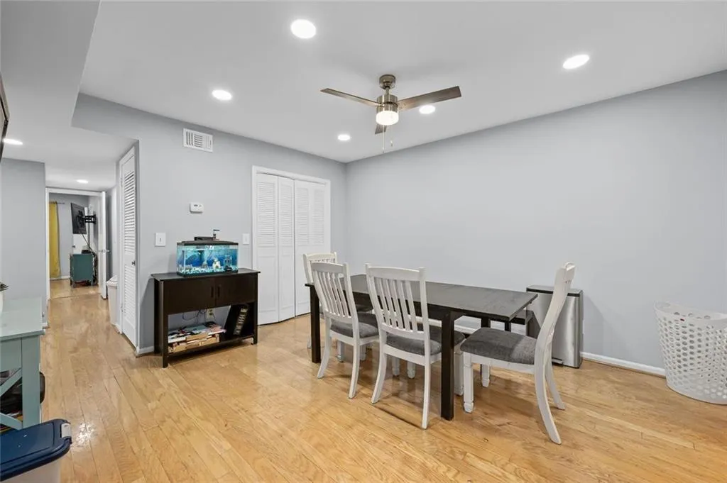 6851 Roswell Road Unit E-4, Atlanta, Georgia 30328, 3 Bedrooms Bedrooms, ,2 BathroomsBathrooms,Residential,For Sale,6851 Roswell Road Unit E-4,7624461