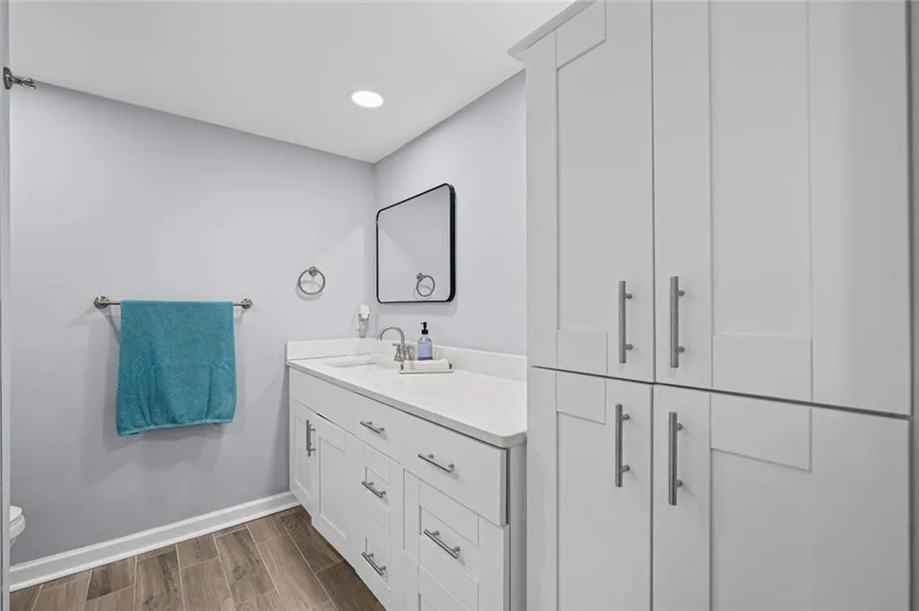 6851 Roswell Road Unit E-4, Atlanta, Georgia 30328, 3 Bedrooms Bedrooms, ,2 BathroomsBathrooms,Residential,For Sale,6851 Roswell Road Unit E-4,7624461