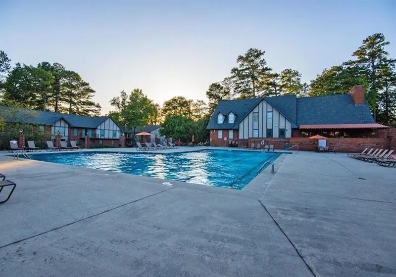 6851 Roswell Road Unit E-4, Atlanta, Georgia 30328, 3 Bedrooms Bedrooms, ,2 BathroomsBathrooms,Residential,For Sale,6851 Roswell Road Unit E-4,7624461