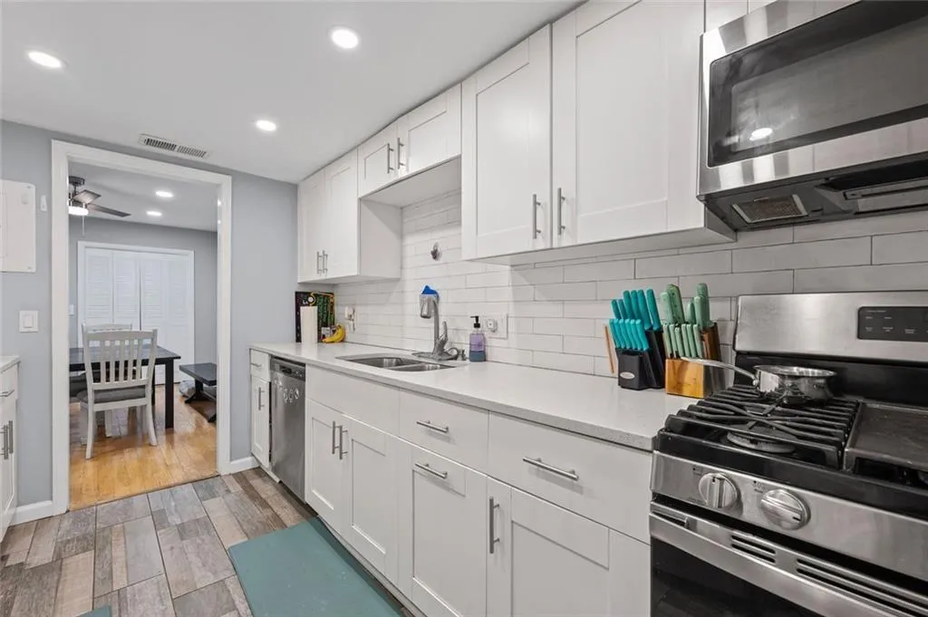6851 Roswell Road Unit E-4, Atlanta, Georgia 30328, 3 Bedrooms Bedrooms, ,2 BathroomsBathrooms,Residential,For Sale,6851 Roswell Road Unit E-4,7624461